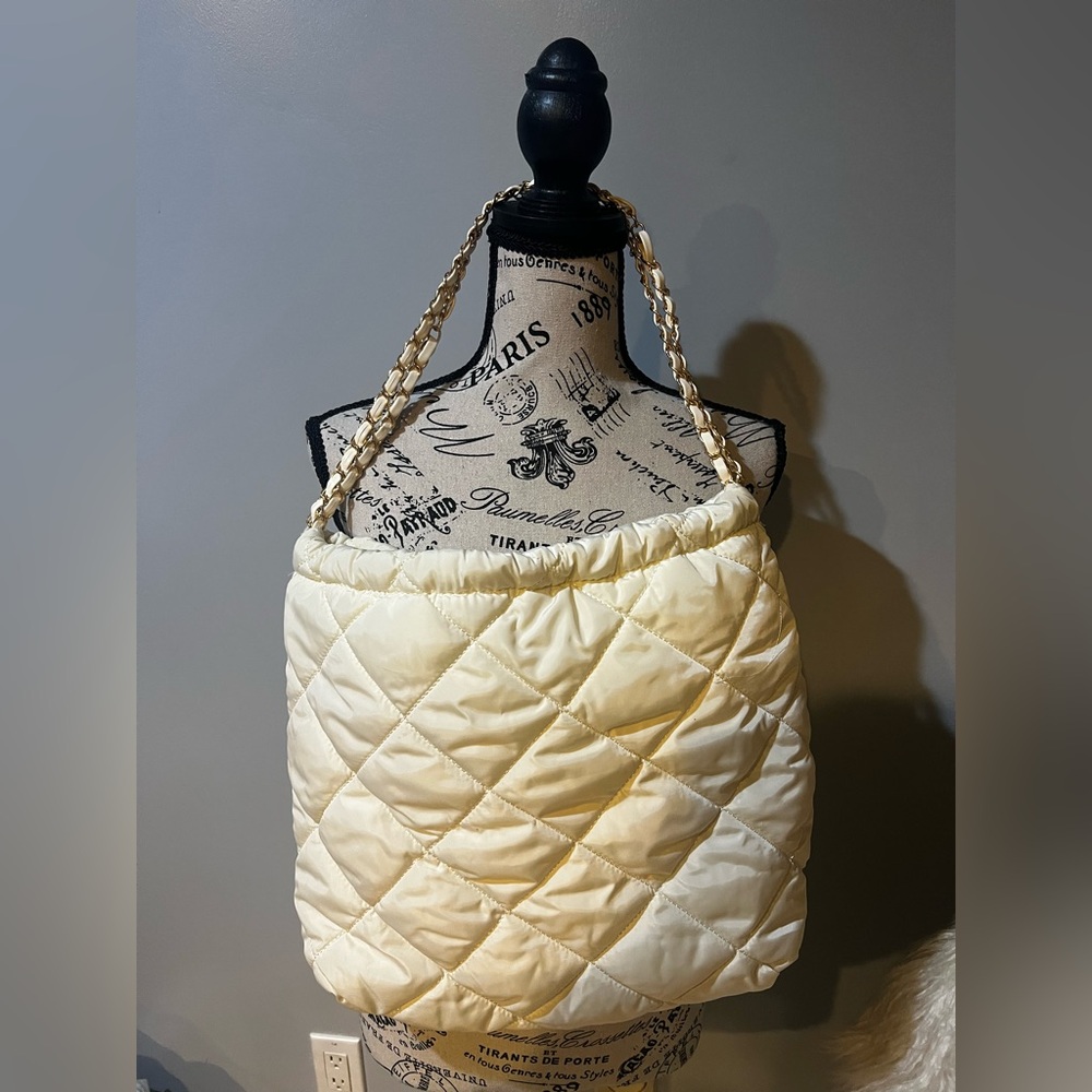 Elegant Cream Quilted Women's Bag